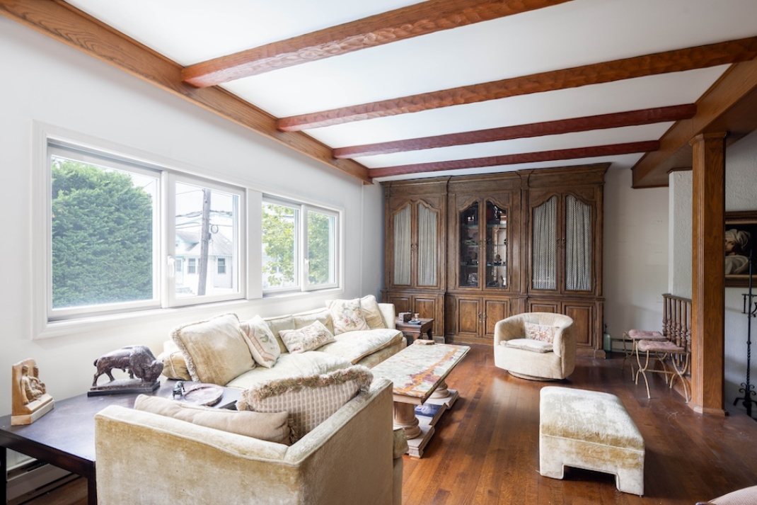 118 Glenwood Avenue, Point Lookout, New York 11561, 3 Bedrooms Bedrooms, 13 Rooms Rooms,3 BathroomsBathrooms,Residential,For Sale,Glenwood Avenue,889131