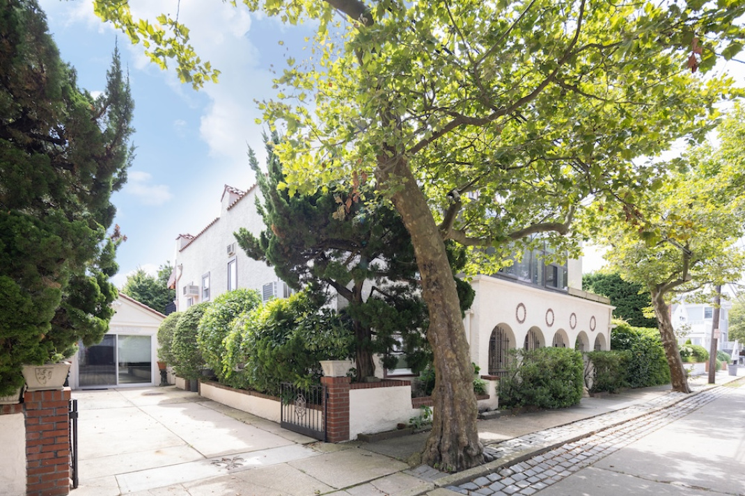 118 Glenwood Avenue, Point Lookout, New York 11561, 3 Bedrooms Bedrooms, 13 Rooms Rooms,3 BathroomsBathrooms,Residential,For Sale,Glenwood Avenue,889131
