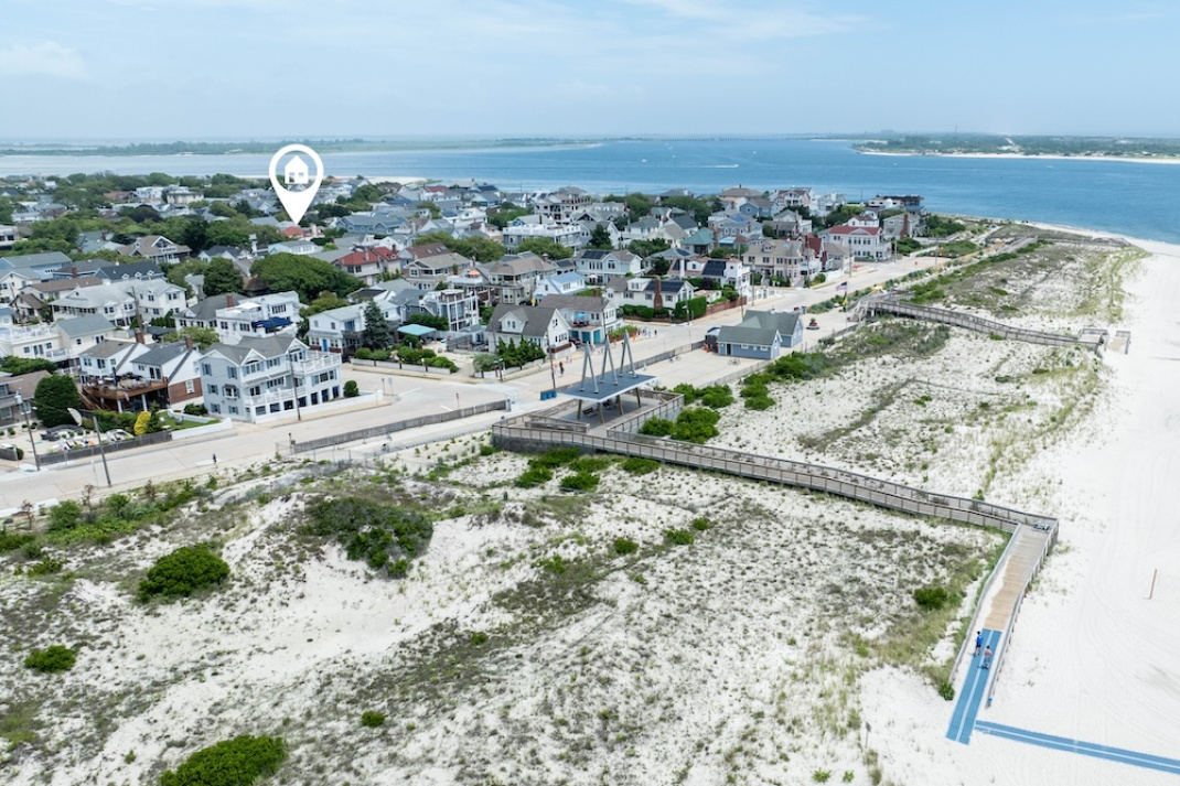 118 Glenwood Avenue, Point Lookout, New York 11561, 3 Bedrooms Bedrooms, 13 Rooms Rooms,3 BathroomsBathrooms,Residential,For Sale,Glenwood Avenue,889131